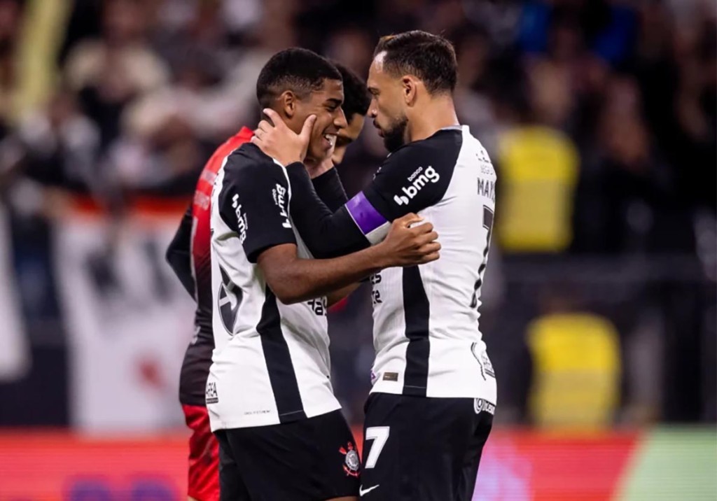 Corinthians vence e despacha Athletico-PR na Copa do Brasil