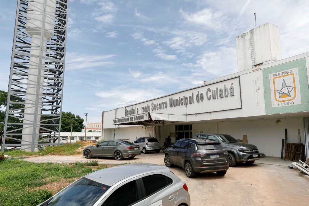 Prefeitura realiza manutenção emergencial após temporal danificar telhas no Pronto-Socorro