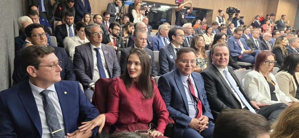 Parlamentares de Mato Grosso prestigiam posse de advogado no CNJ