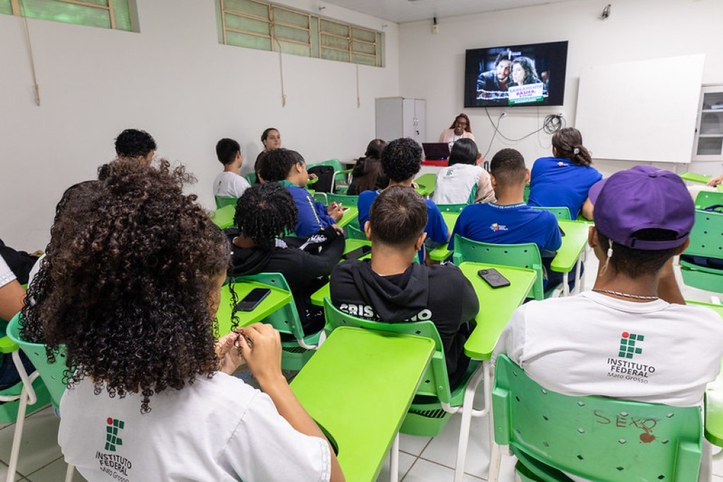 Sema apresenta sessão "Cine Ambiente" para alunos do IFMT Bela Vista, em Cuiabá