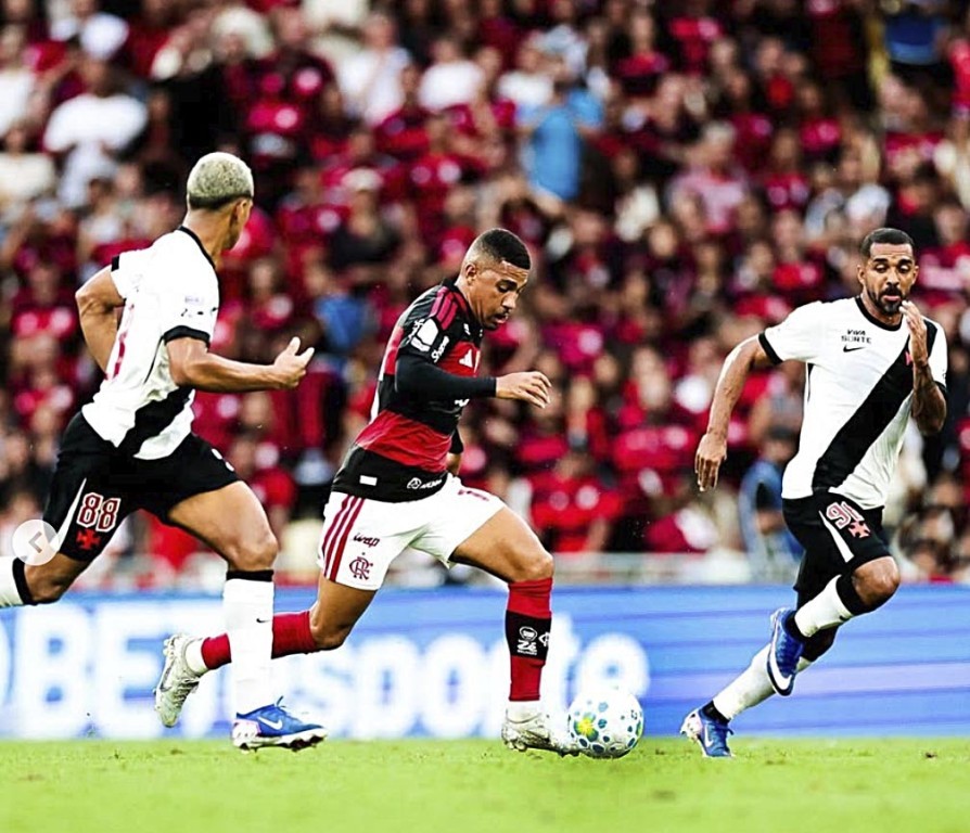 Flamengo e Vasco empatam em jogo eletrizante com gol nos acréscimos