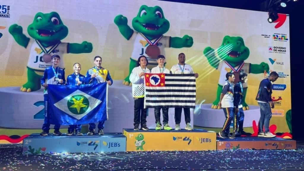 Atleta de Sinop conquista medalha de prata por equipes no xadrez em competição nacional