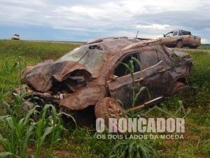 Acidente na BR 242 próximo ao aeroporto de Querência; veículo fica destruído