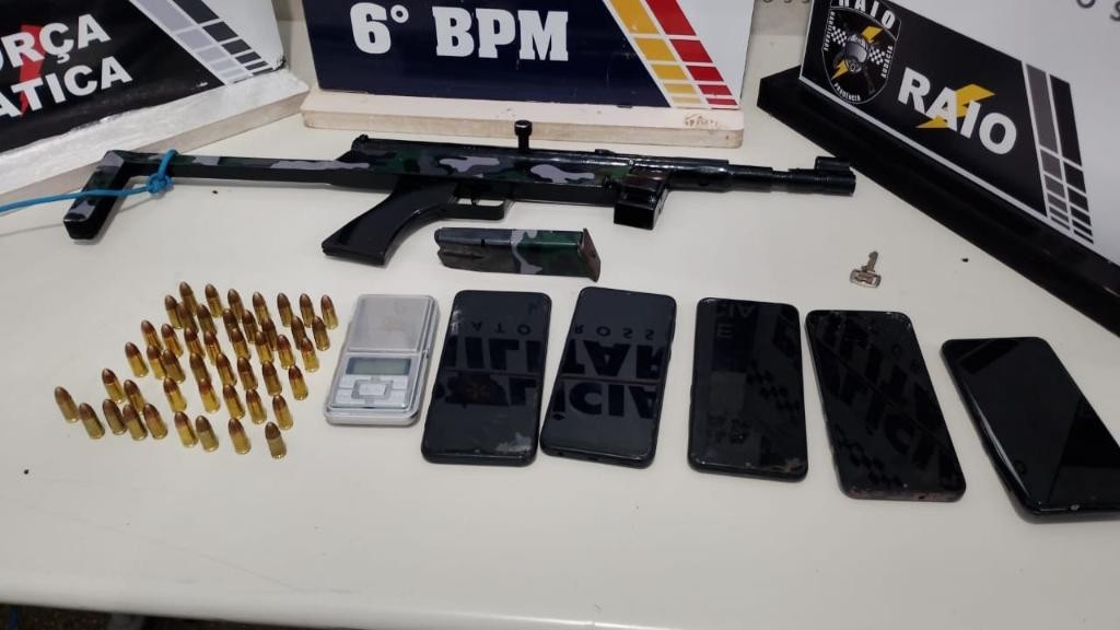 Polícia Militar apreende submetralhadora e prende integrantes de facção criminosa em Cáceres