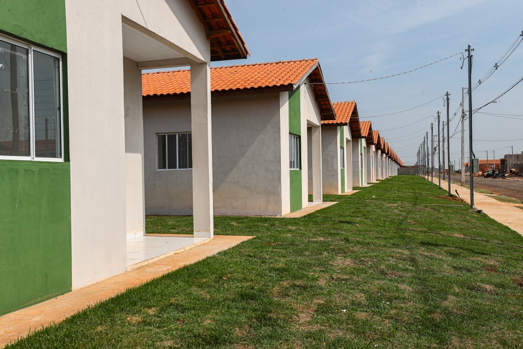Com investimento de R$ 300 milhões, Governo de Mato Grosso facilita acesso à casa própria