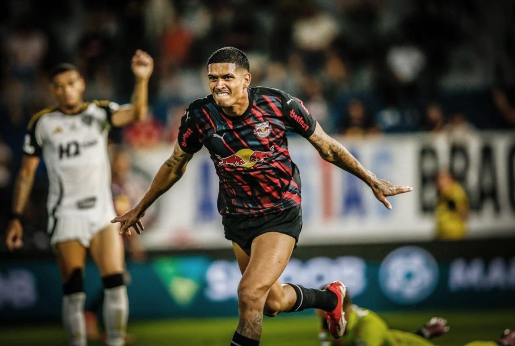 Bragantino vence Atlético-MG por 2 a 0 e embala na reta final do Brasileirão