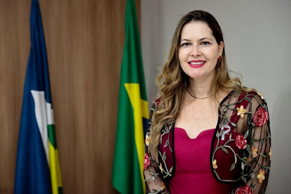 Governador anuncia delegada para chefiar Gabinete de Enfrentamento à Violência Contra as Mulheres