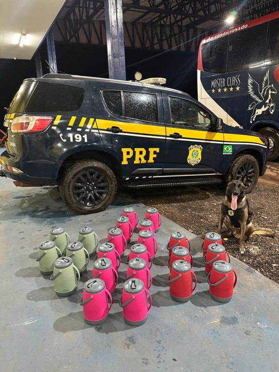 PRF apreende drogas escondidas em garrafas térmicas na BR-364 em Alto Garças (MT)
