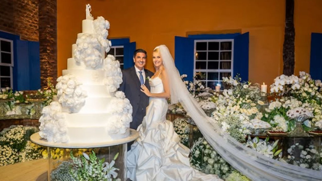 Ana Hickmann revela detalhes da mesa do bolo e doces do casamento com Edu Guedes