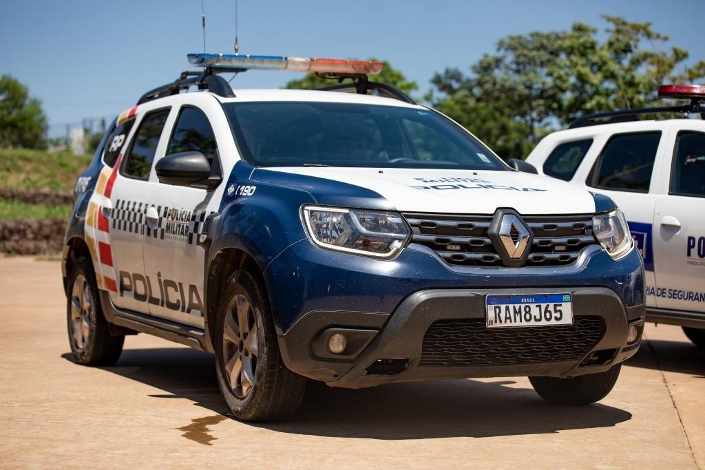 Polícia Militar prende suspeito que arremessou esposa de carro em movimento em Cuiabá