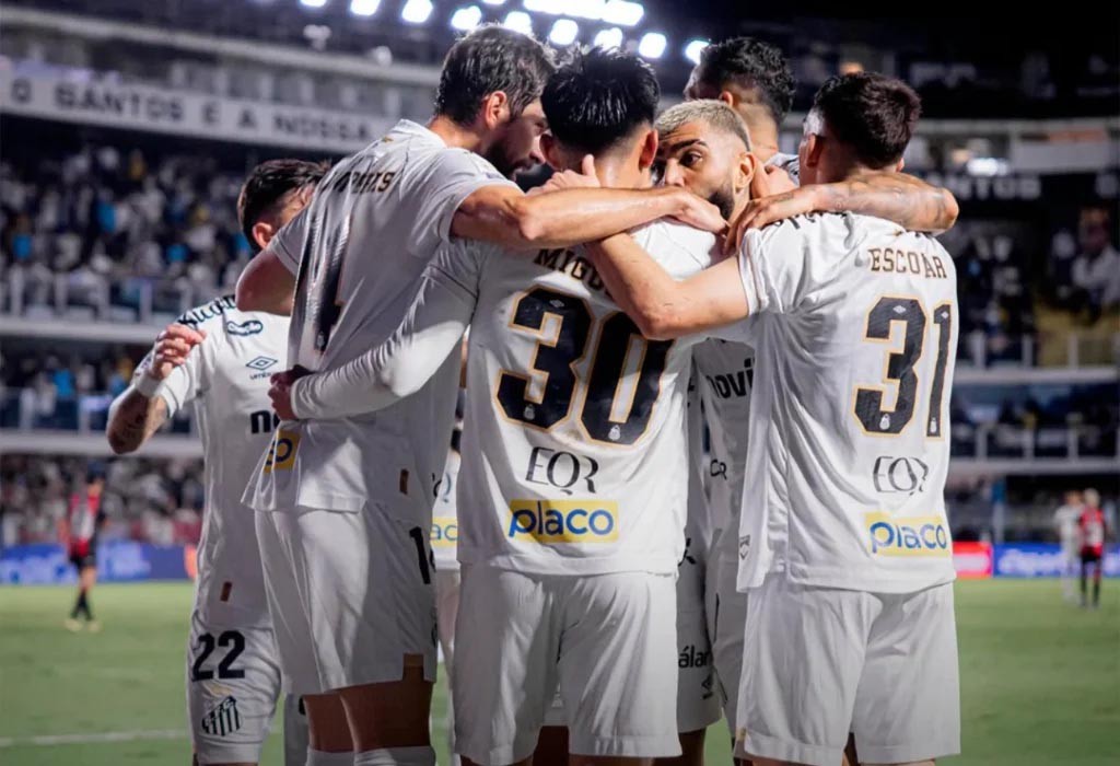 Santos vence o Vitória e deixa a zona de rebaixamento do Brasileirão