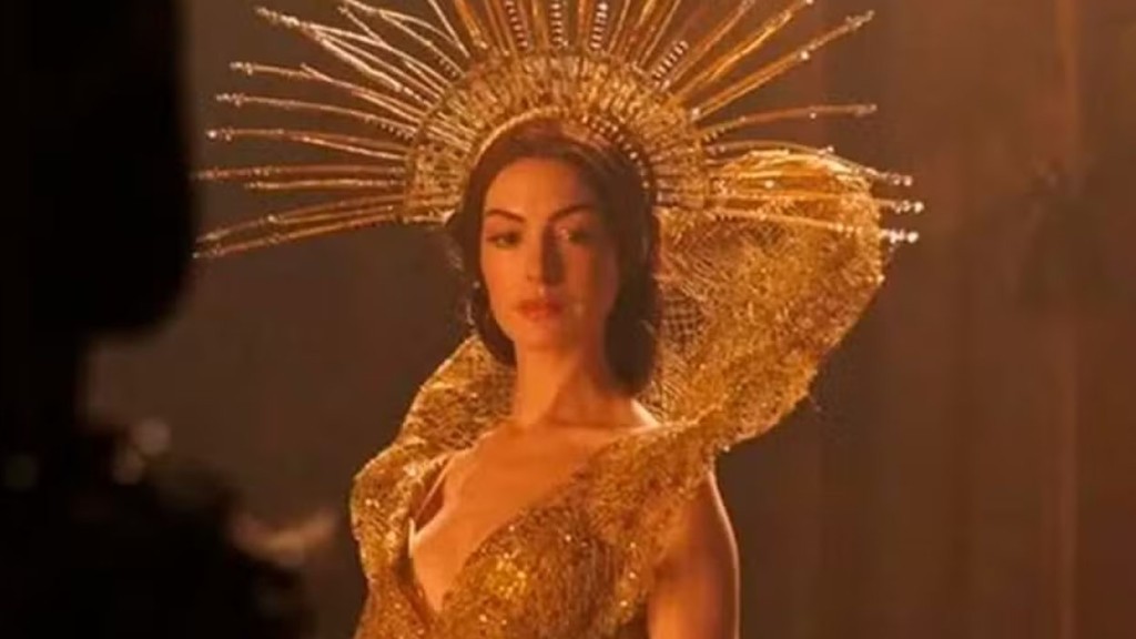 A24 divulga primeiro trailer de Mother Mary, musical estrelado por Anne Hathaway