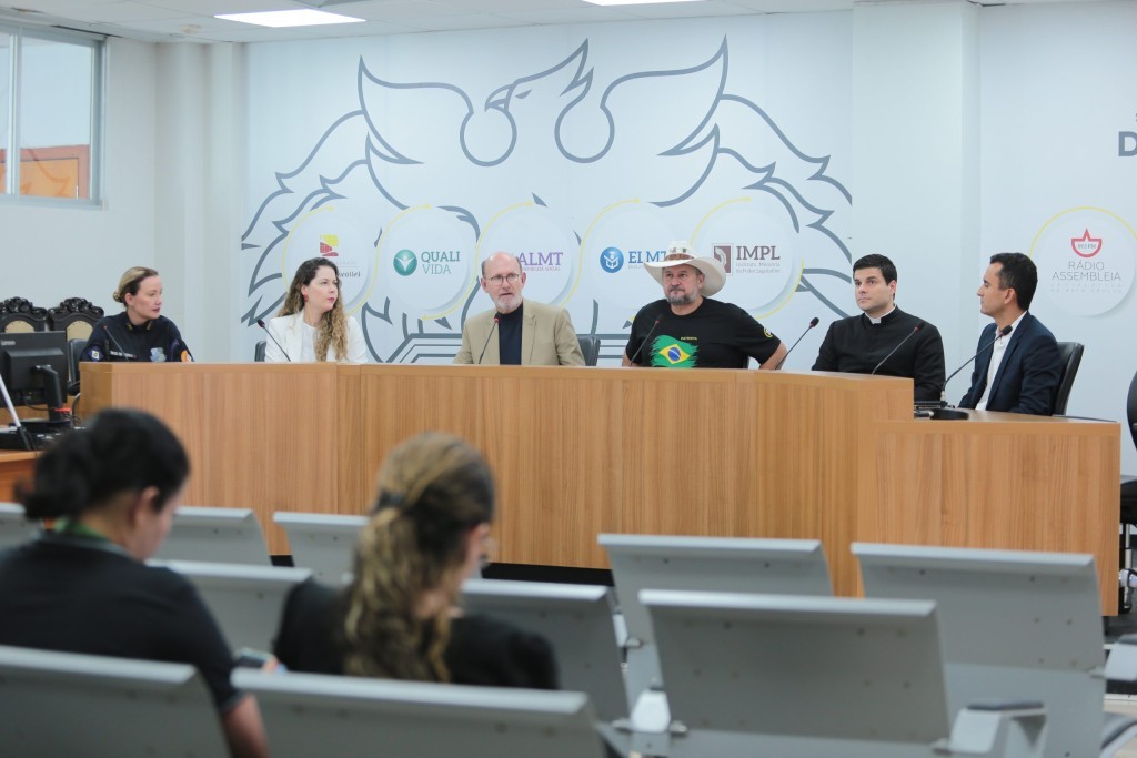 Comissão Especial da ALMT reúne lideranças religiosas e autoridades para ampliar proteção às mulheres