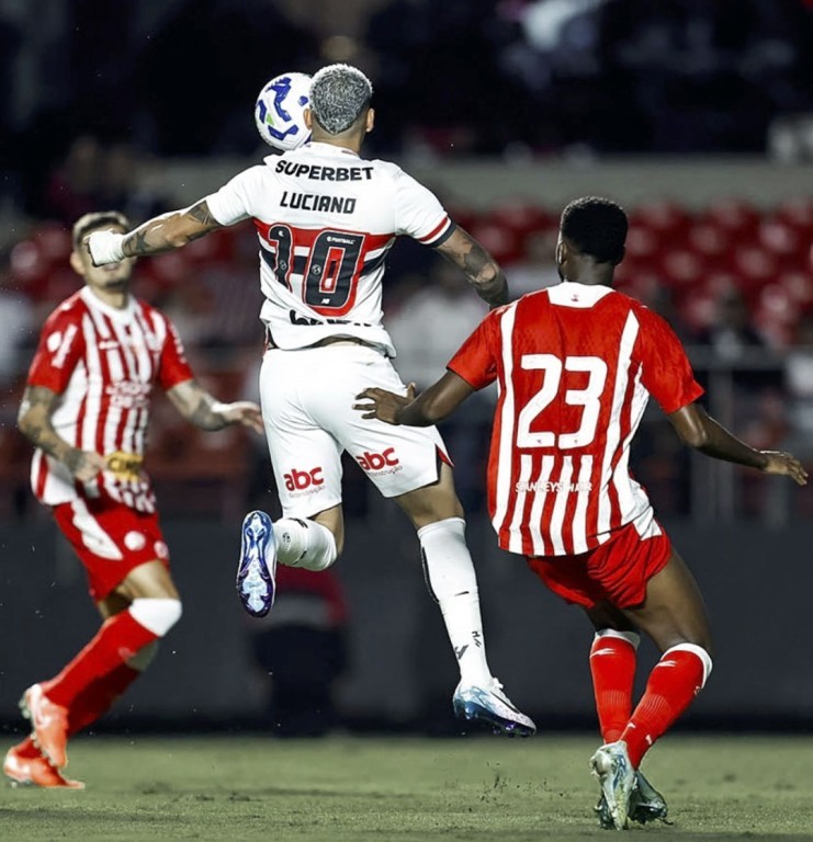 São Paulo vira sobre o Náutico e sai na frente na Copa do Brasil