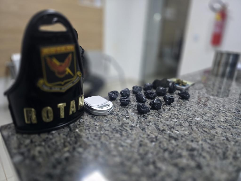 Rotam prende suspeito por tráfico de drogas durante abordagem em Pontes e Lacerda