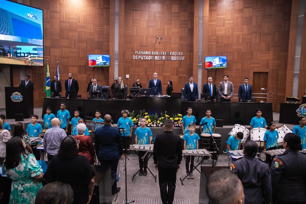 Assembleia Legislativa reconhece personalidades por serviços prestados