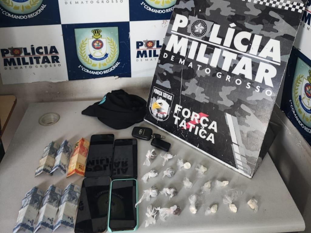 Força Tática prende dois homens por tráfico de drogas e recupera veículo furtado