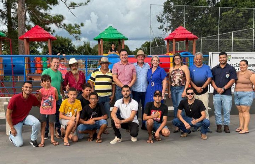 Deputado Thiago Silva viabiliza entrega de playground para o distrito de Vale Rico