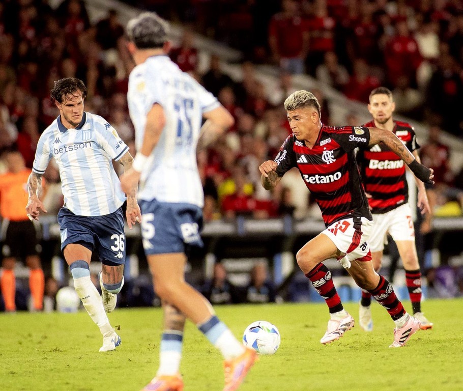 Flamengo vence Racing em jogo eletrizante no Maracanã e conquista vantagem na semifinal da Libertadores