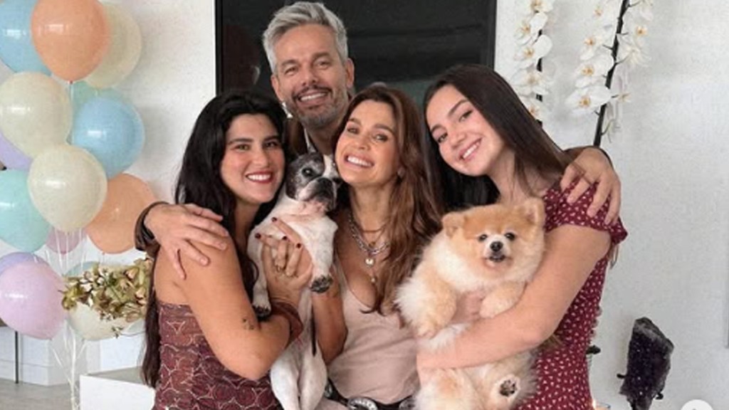 Flávia Alessandra celebra chegada dos 51 anos com festa em família: ‘Muito amor’