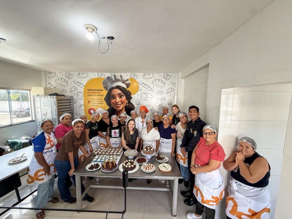 Prefeitura de Cuiabá inicia curso de Unhas em Gel e celebra formação de Bolos e Docinhos Decorados