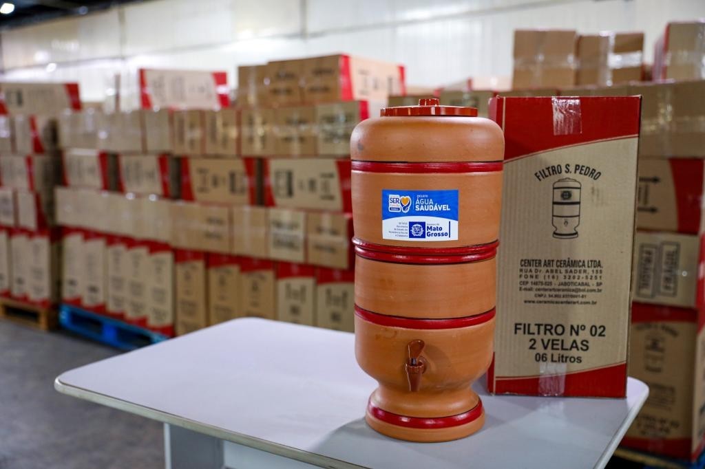 Governo de MT entrega 2.500 mil filtros de barro para Cuiabá e conclui distribuição aos 142 municípios