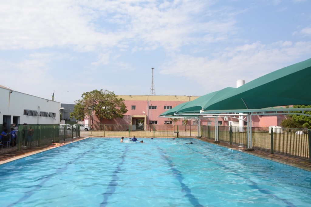 Em meio ao calor extremo, piscina da Emeb Maria Dimpina amplia acesso ao esporte, inclusão e bem-estar