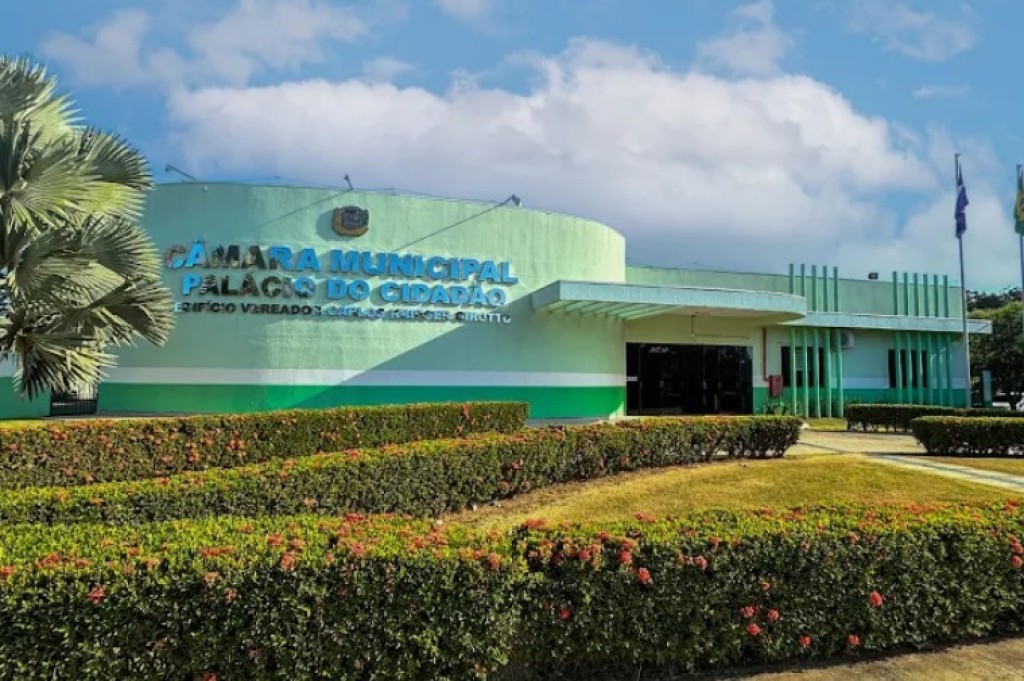 Liminar suspende contrato e pagamentos da Câmara Municipal