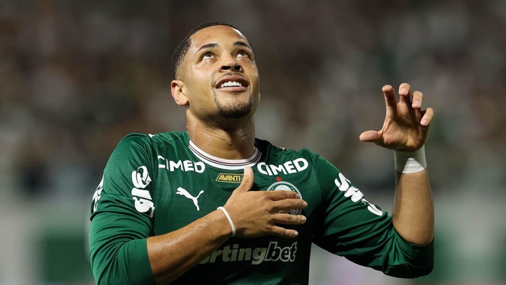 Palmeiras goleia e garante vaga na semifinal do Paulistão 