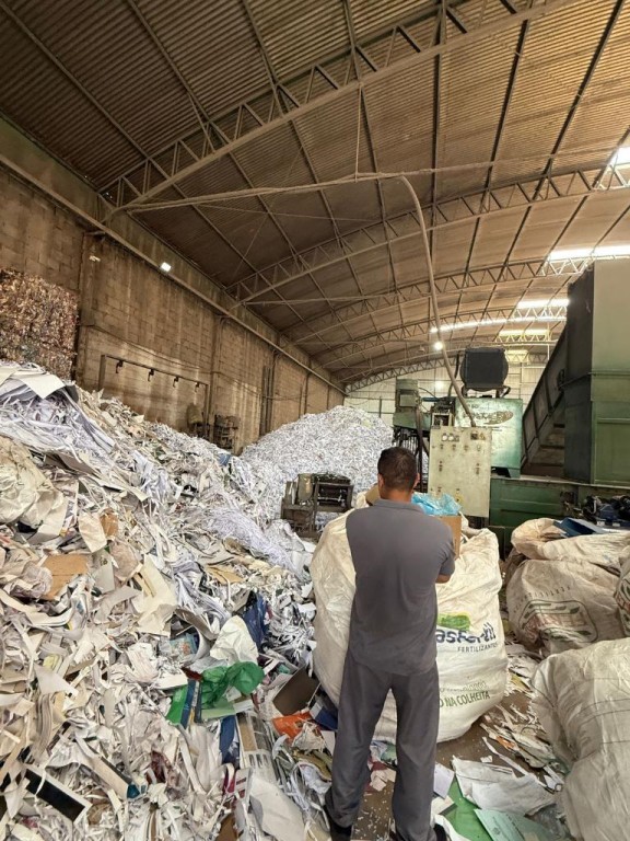 Polícia Militar realiza o descarte de 832 quilos de documentos que perderam a validade na instituição