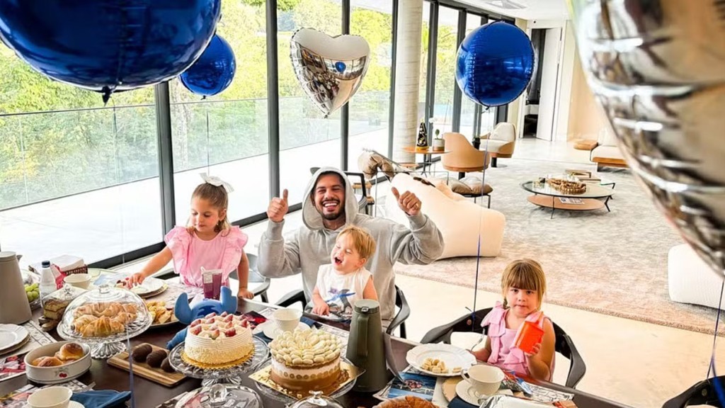 Poliana Rocha celebra aniversário intimista de Zé Felipe com churrasco em família