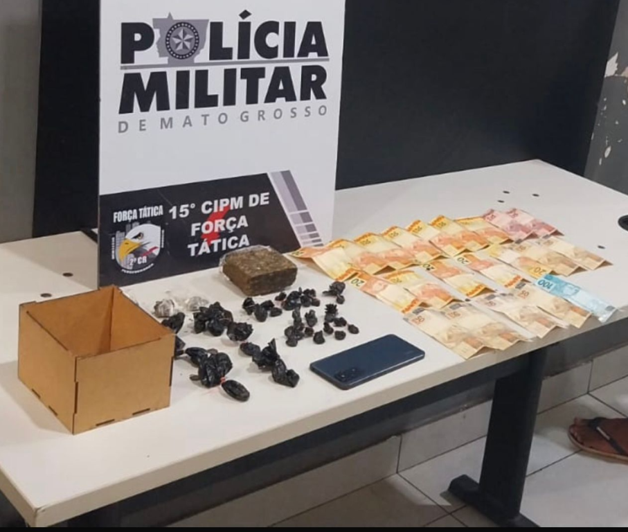 Força Tática prende homem por tráfico e localiza 22 porções de entorpecentes