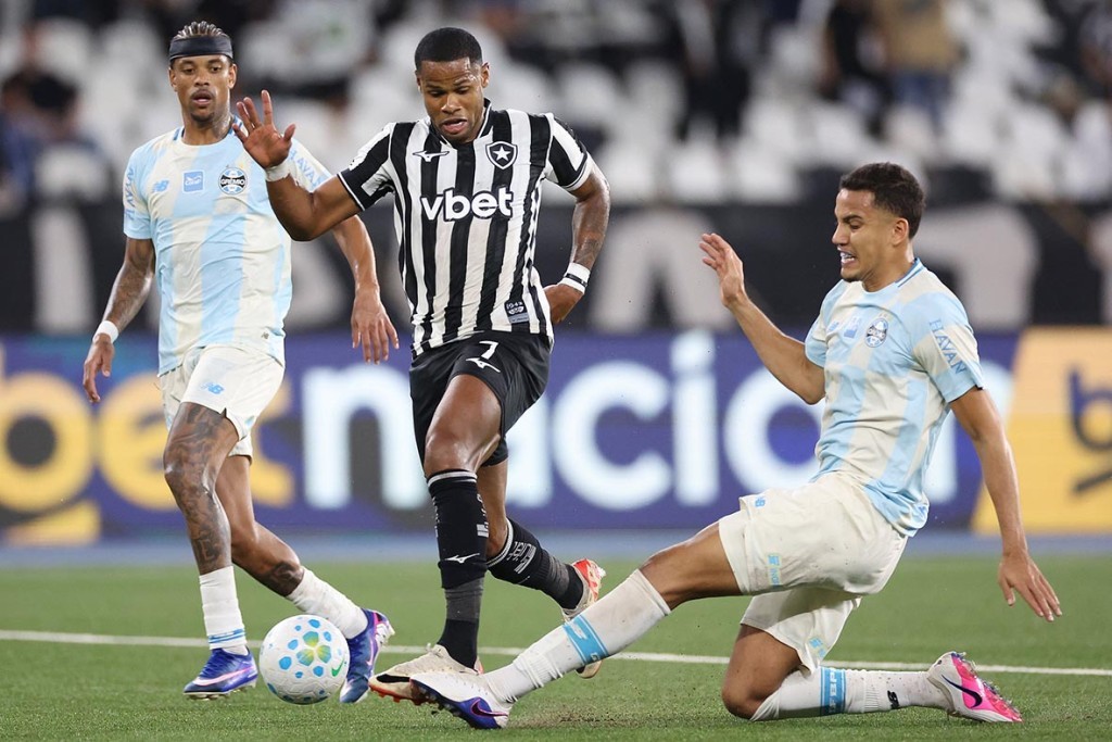Botafogo vence o Grêmio e encerra jejum de seis jogos no Brasileirão