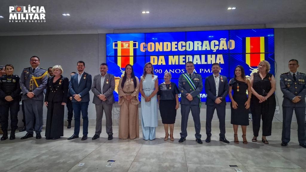 120 autoridades civis e militares são homenageadas com a medalha 190 Anos da Polícia Militar