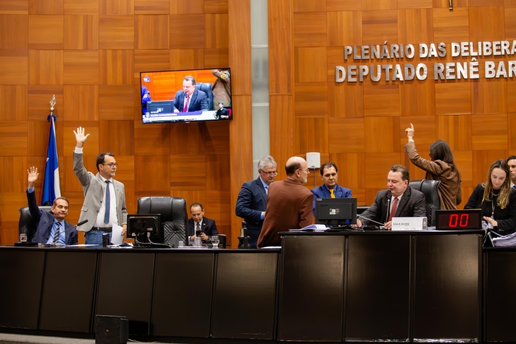 Deputados limpam pauta de votação e aprovam orçamento para 2026, isenções de impostos e benefícios fiscais