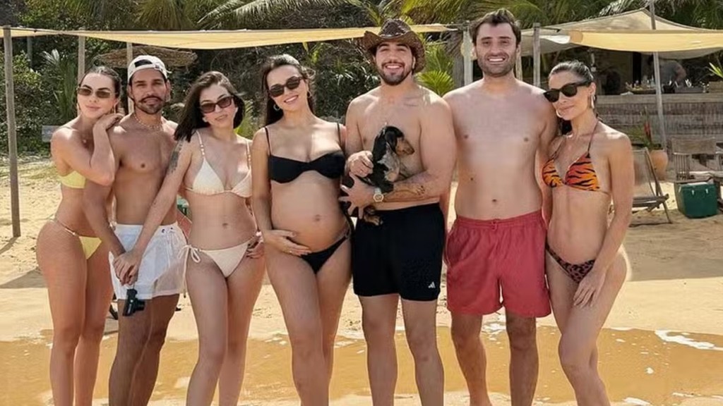 Nattan e Rafa Kalimann curtem dias de descanso em Trancoso: ‘Com amigos’