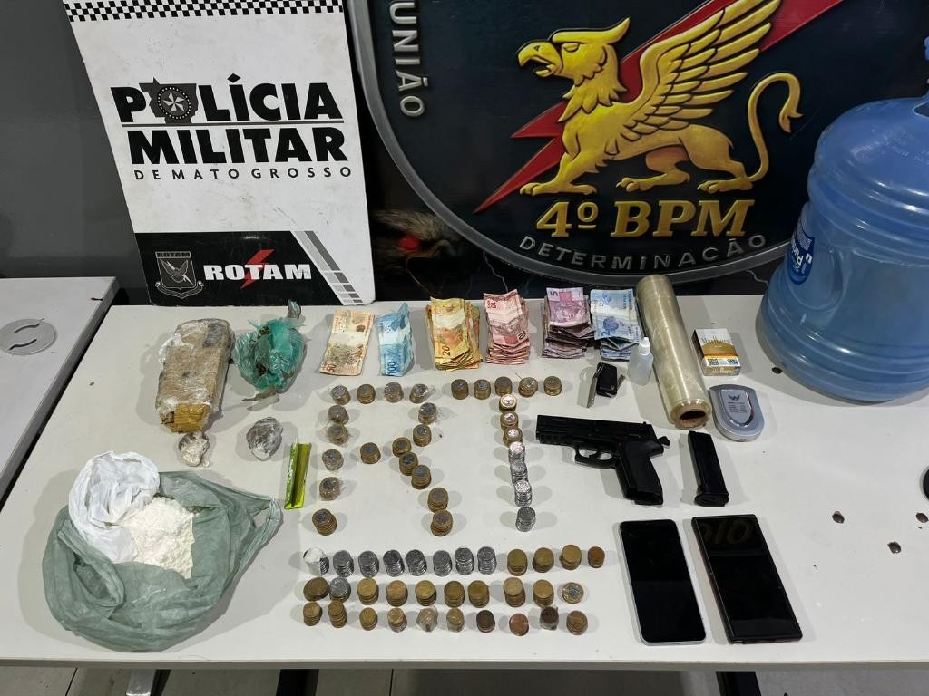 Rotam prende dois homens por tráfico, apreende simulacro de arma de fogo e localiza foragido da Justiça