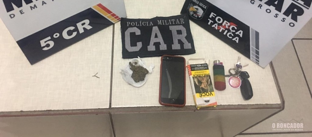 Força Tática prende suspeito que levava drogas no capacete em Barra do Garças