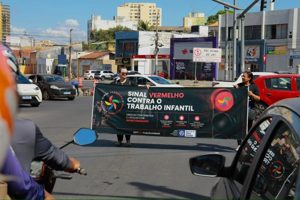 Setasc realiza mobilização no Dia Mundial de Combate ao Trabalho Infantil no Centro de Cuiabá