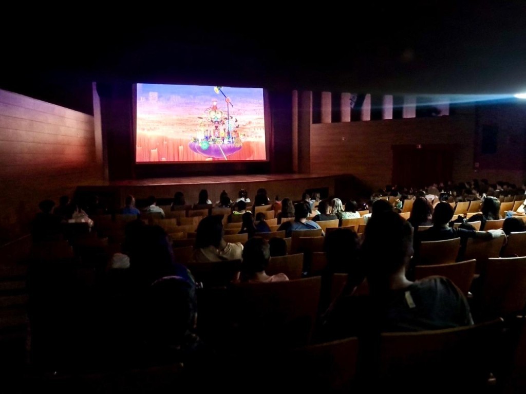 SES promove tarde de lazer a pacientes de três CAPS no Cine Teatro Cuiabá