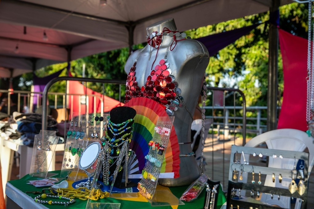 Prefeitura de Cuiabá fortalece estrutura da 1ª Feira do Orgulho com atuação integrada das secretarias