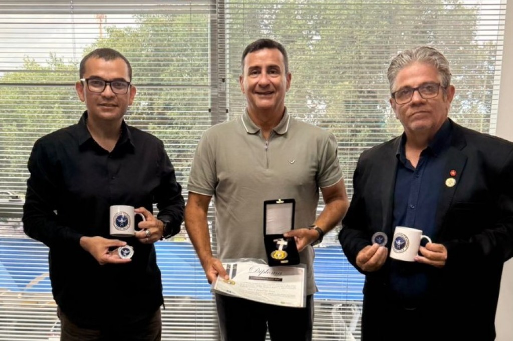 Promotor de Justiça recebe Medalha de Mérito Comunitário