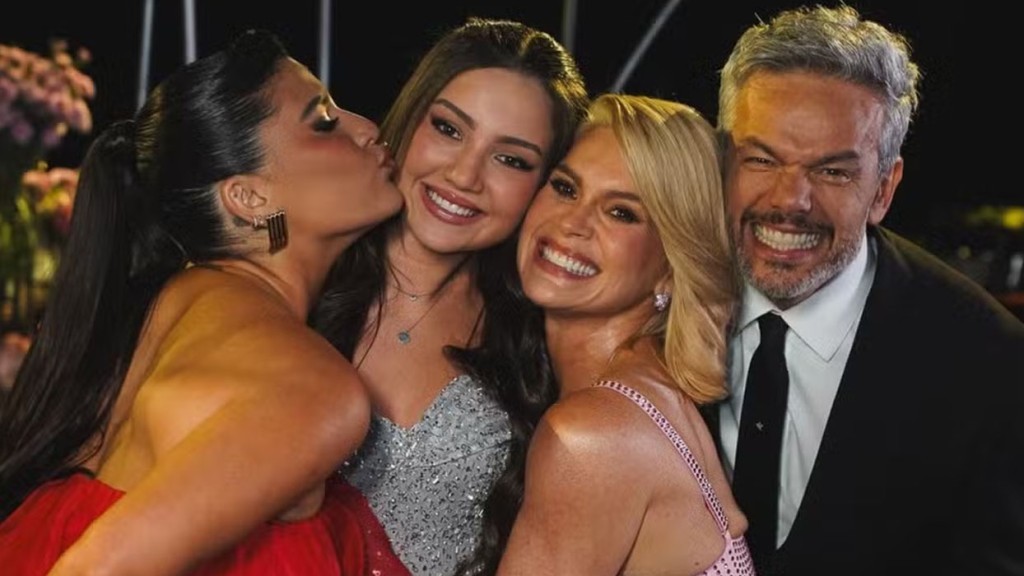 Flávia Alessandra e Otaviano celebram 15 anos da filha Olívia com festão: ‘OliXV’