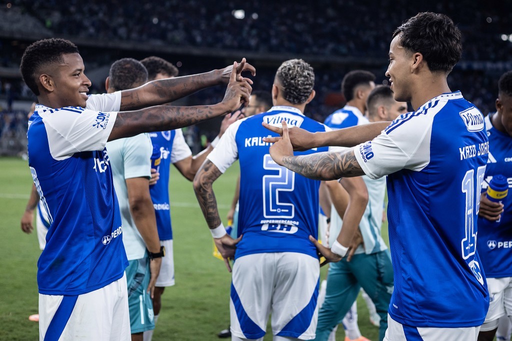 Cruzeiro domina Vitória em casa e consolida posição no G-4 do Brasileirão
