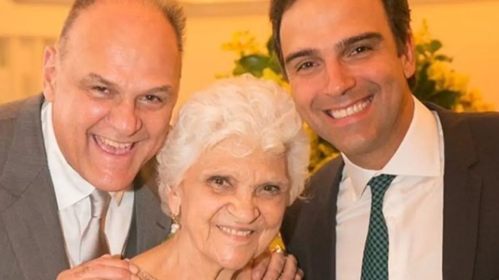 Tadeu Schmidt lamenta morte da mãe um mês após perder o irmão: ‘Descanse em paz’