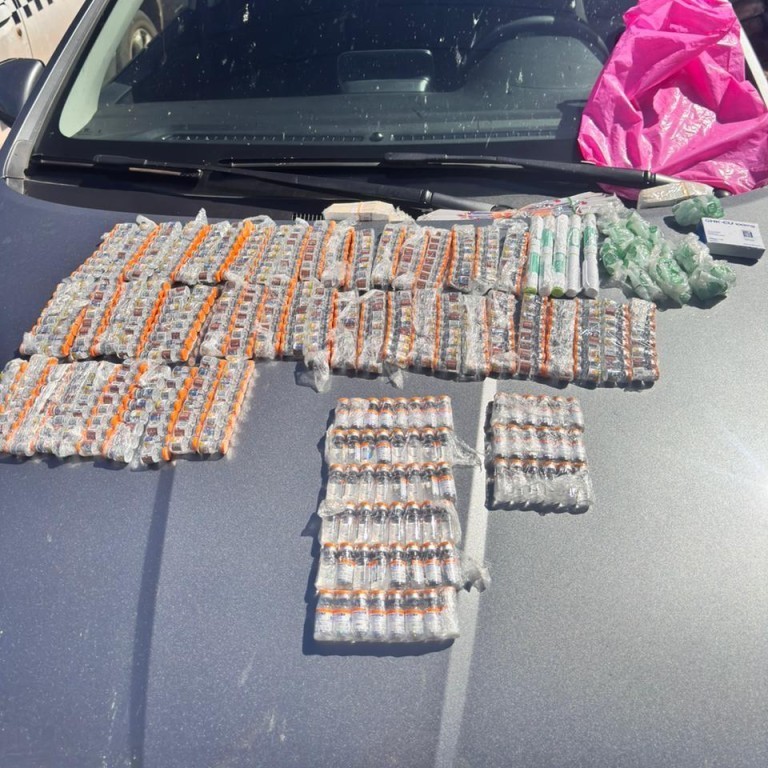 Polícia Militar e PRF apreendem R$ 300 mil em frascos de Monjauro e prendem casal por contrabando