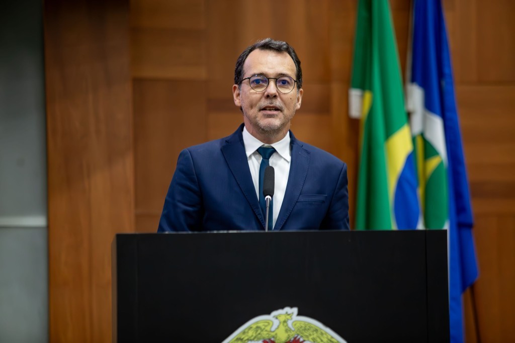 Lúdio questiona governo sobre contratação de mil vigilantes temporários para presídios