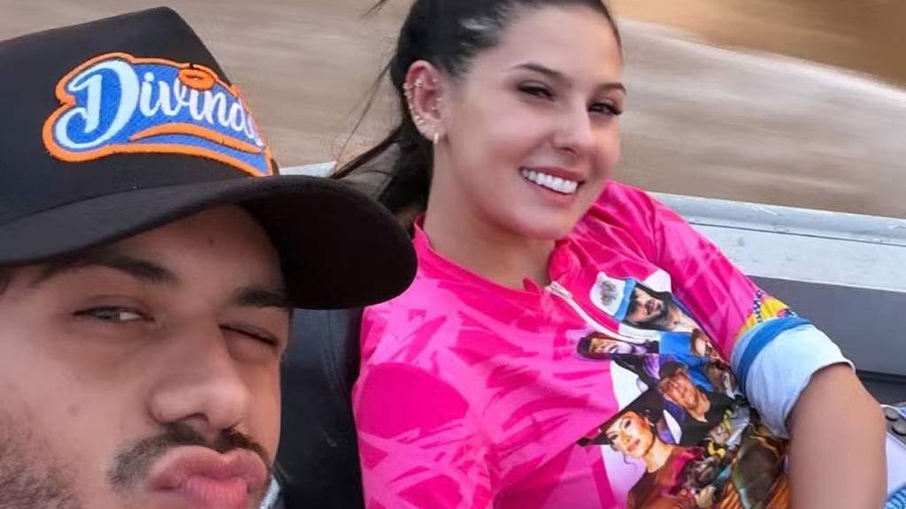 Zé Felipe e Ana Castela posam de mãos dadas durante pesca: ‘No Pantanal: ‘