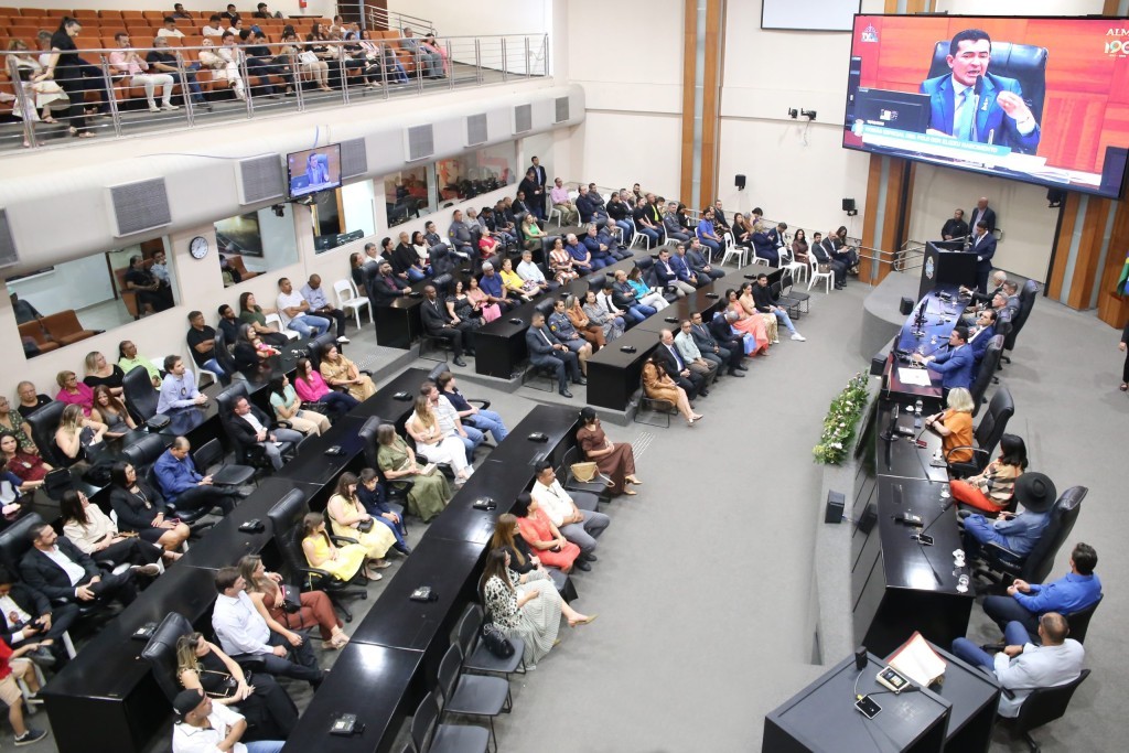 Assembleia Legislativa homenageia personalidades com comendas, títulos de cidadão e moções de aplauso