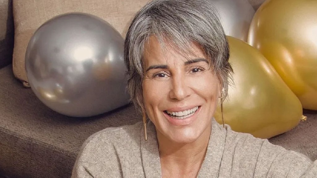 Gloria Pires impressiona fãs com registros de biquíni no fim de semana: ‘Sempre linda’